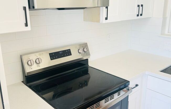 171 (1556 Great Highway)