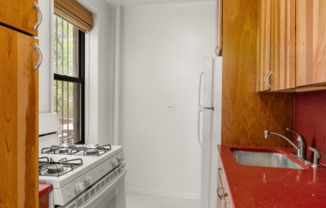 211 E 18 ST
