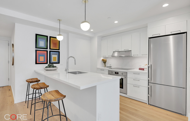 211 W 29 ST