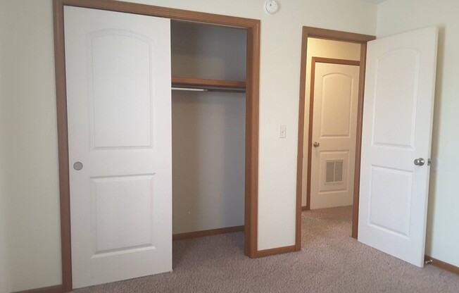 2 beds, 1 bath, $925