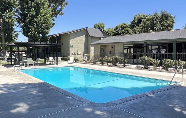 2 beds, 1 bath, 950 sqft, $1,450, Unit 32