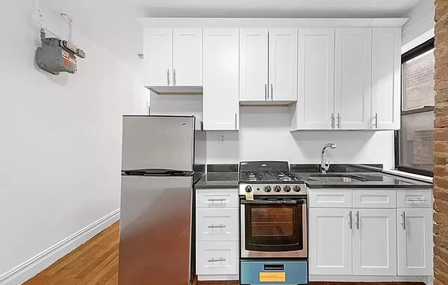 208 E 82 ST