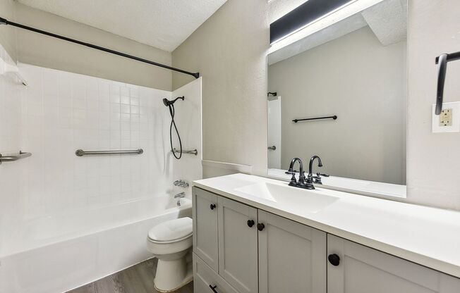 Studio, 1 bath, 440 sqft, $800, Unit 120