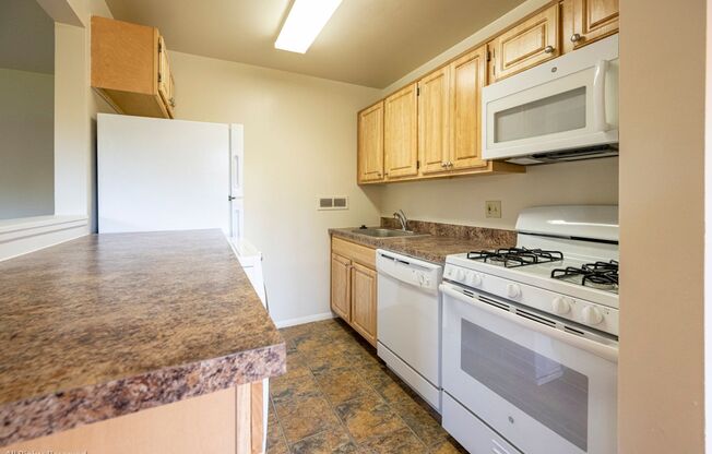 1 bed, 1 bath, 650 sqft, $1,375, Unit 2711A-2A