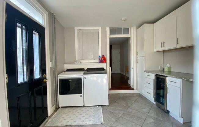 3 beds, 1 bath, $2,295