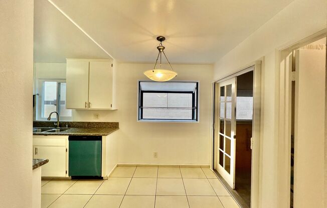 Newly remodeled 2B/2BA unit in the Midway District for lease!