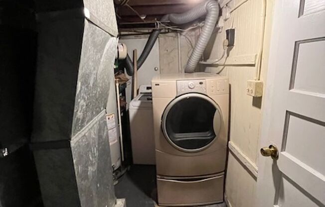 Lovely Hampden EOG 2bd/2ba Rowhome w CAC & W/D! Available now