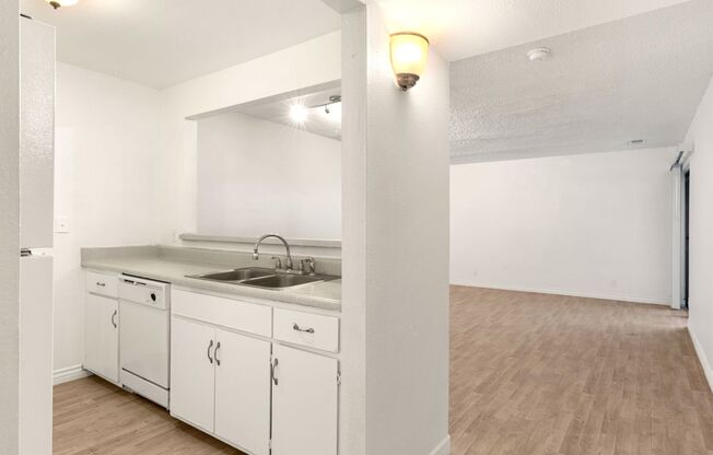 2 beds, 1 bath, $1,100, Unit 229