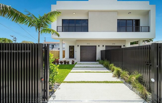 2710 SW 34 AVE