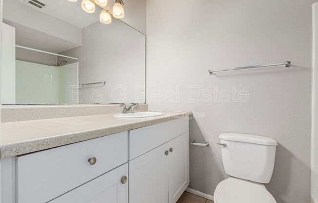 2 beds, 2 baths, 864 sqft, $1,450, Unit F202