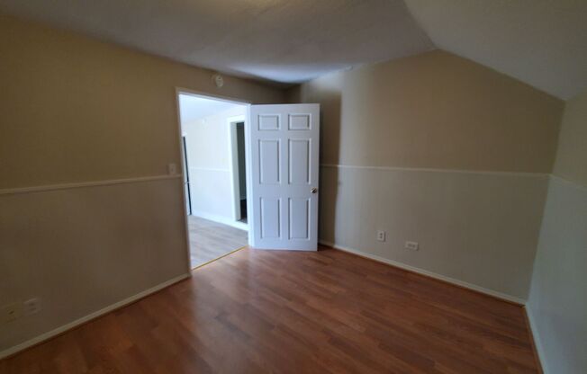 1 bed, 1 bath, $2,600, Unit 105 N Fulton B (back house)