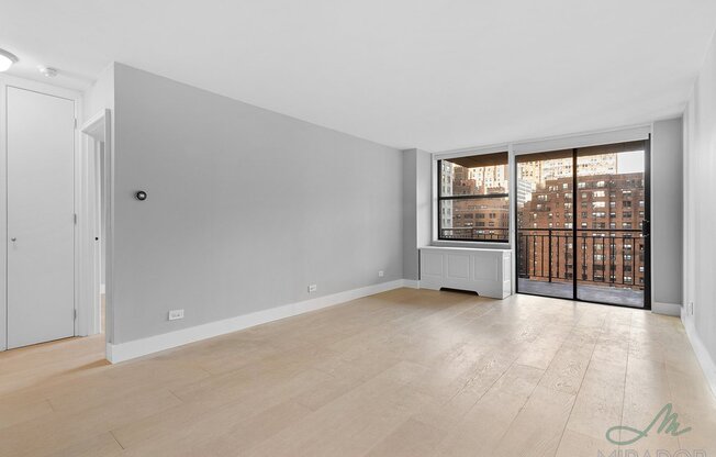 2 beds, 1 bath, $5,700, Unit 33J