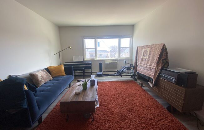 2 beds, 1 bath, $1,395, Unit 321