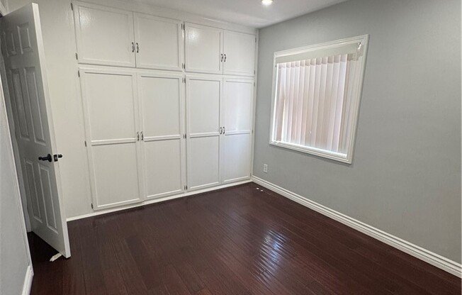 8739 TYRONE AVE