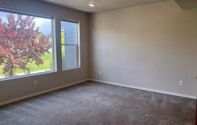 Lovely Newer Townhouse