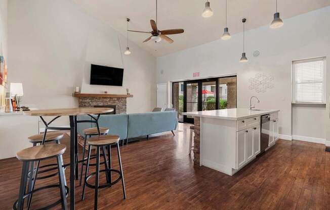 Interior, Clubhouse, Kitchen, Leasing, Office, Business Center, WiFi