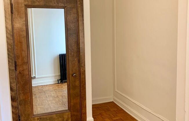 Studio, 1 bath, 300 sqft, $1,275, Unit 530-312