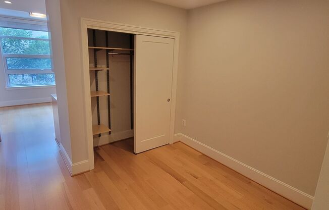 1 bed, 1 bath, $2,400, Unit 206