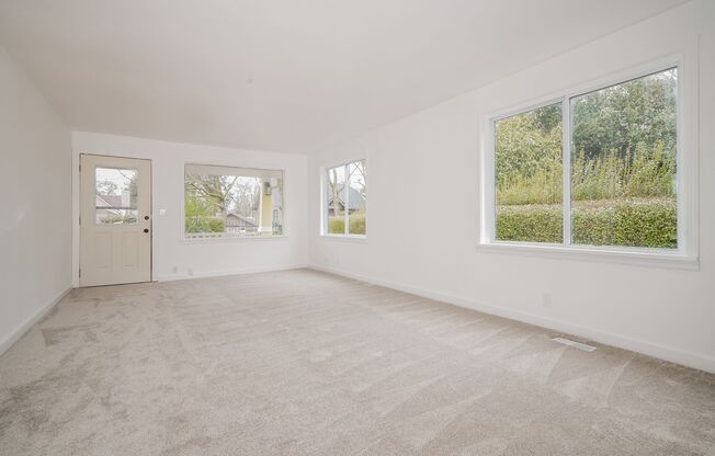 Modern Comfort Meets Burien Charm – Remodeled 4-Bed Oasis with Fenced Yard & Patio!