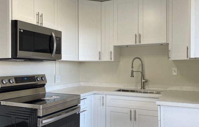 Beautifully and Completely Renovated End Unit w/Treetop, Downtown Views.