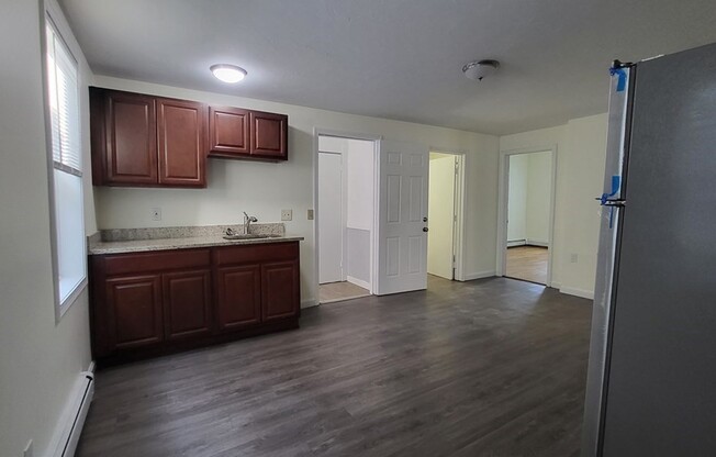 3 beds, 1 bath, $2,300, Unit 3