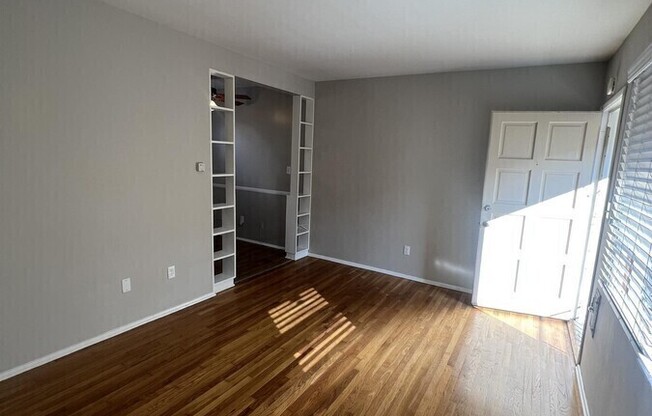 335 S LOS ROBLES AVE