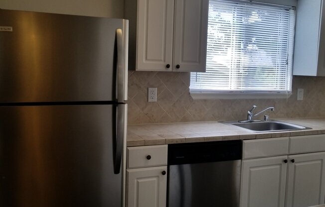 2 beds, 1 bath, 900 sqft, $1,595