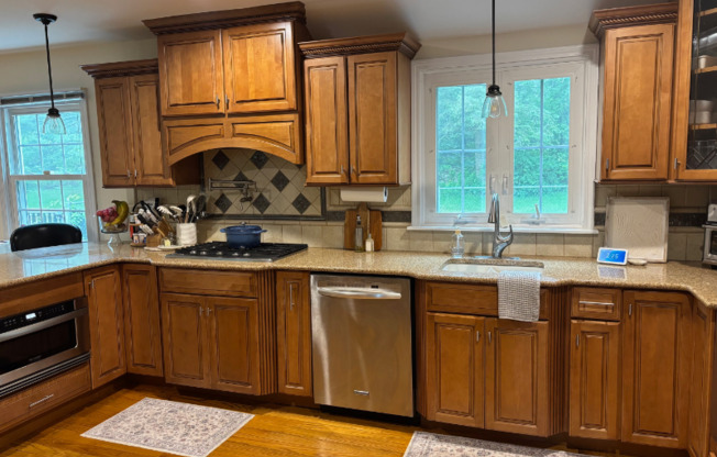 18 LAGANA LN