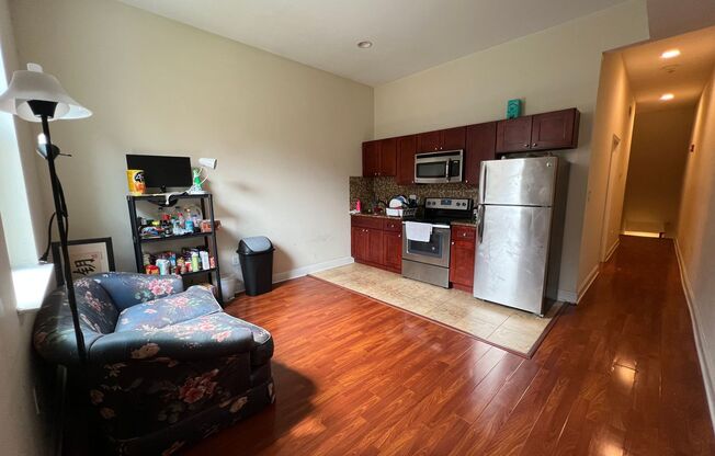 1833 N 19th