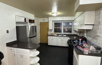 7528 N CLAREMONT AVE