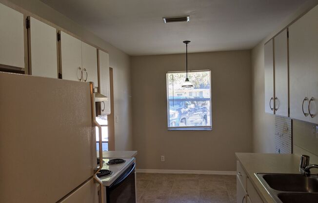 2/2 Flat with Assigned Parking, Screen Porch, Inside Laundry