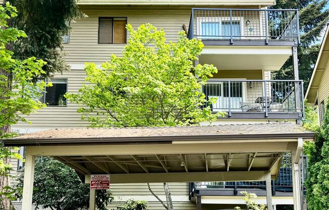 2 Bed / 2 Bath updated condo in downtown Kirkland $2,695/mo
