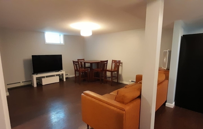 2 beds, 1 bath, 1,000 sqft, $2,600, Unit 1