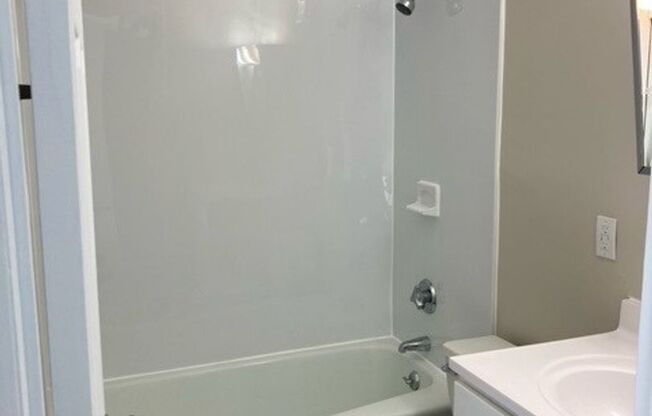 2 beds, 1 bath, 790 sqft, $2,500, Unit B101