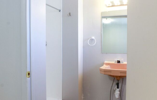 1 bed, 1 bath, 390 sqft, $860, Unit 612