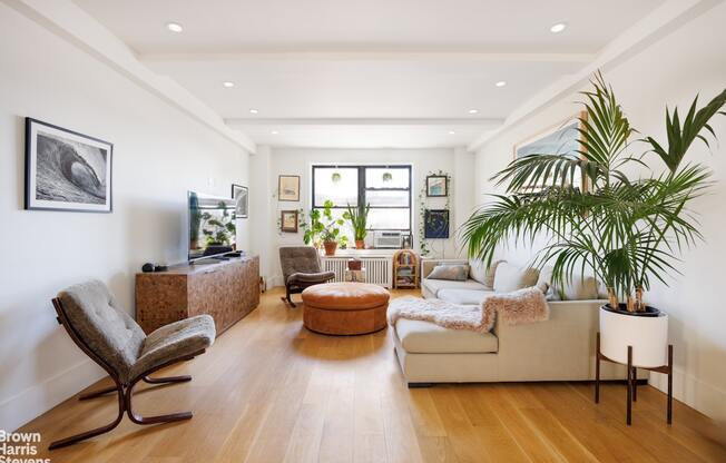 545 W ALT AVE 16