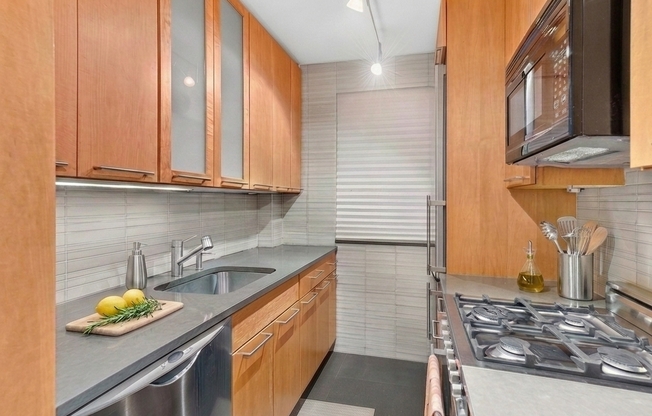 440 E 62 ST