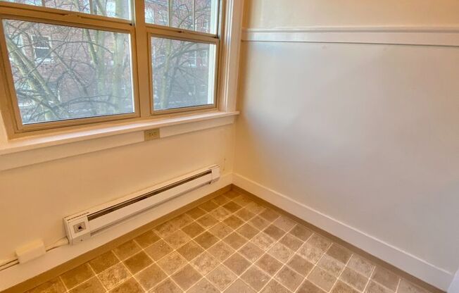 Studio, 1 bath, 425 sqft, $1,295, Unit 310