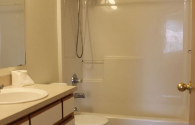 3 beds, 2.5 baths, $2,200