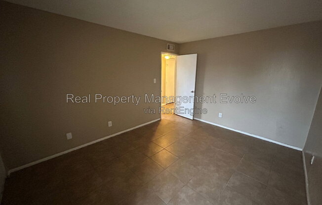 2 beds, 1 bath, 957 sqft, $999, Unit A