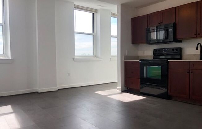 2 beds, 1 bath, $1,999, Unit 220