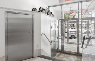 2 beds, 1 bath, $6,300, Unit 4B