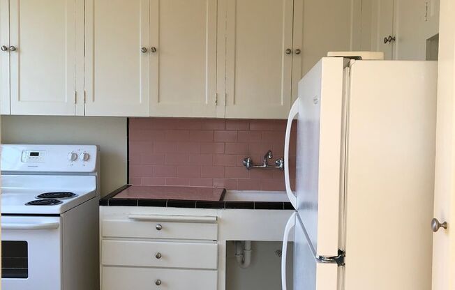1 bed, 1 bath, 868 sqft, $1,700, Unit 301
