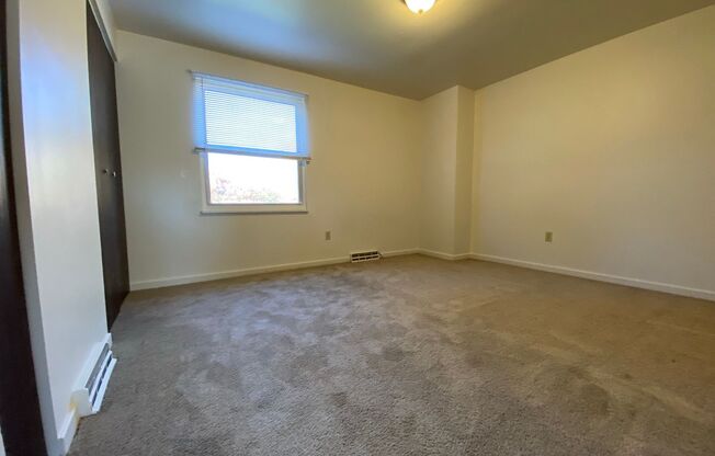 2 beds, 1 bath, $1,175, Unit 701