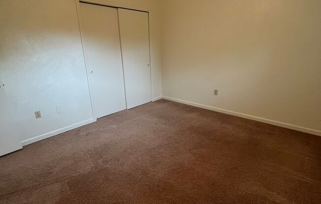 2 beds, 1 bath, 903 sqft, $1,170, Unit K-3