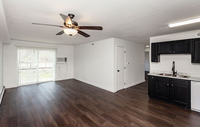 3 beds, 2 baths, 993 sqft, $1,228, Unit 1640-304