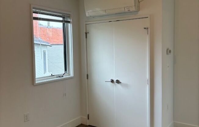 2 beds, 1 bath, $2,599, Unit 302