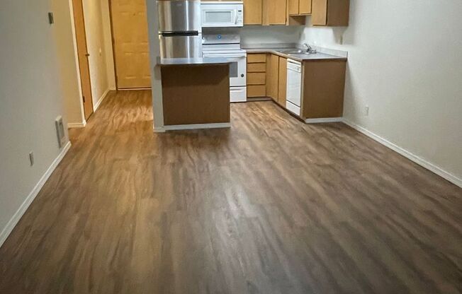 2 beds, 1.5 baths, 900 sqft, $1,600, Unit C105