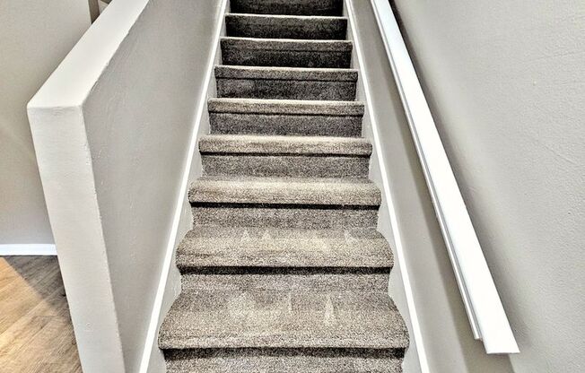 3 beds, 2.5 baths, 1,403 sqft, $1,295, Unit 10F