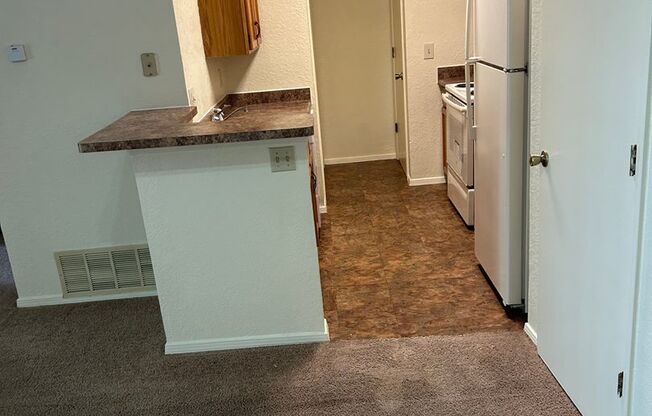 1 bed, 1 bath, 758 sqft, $855, Unit 27